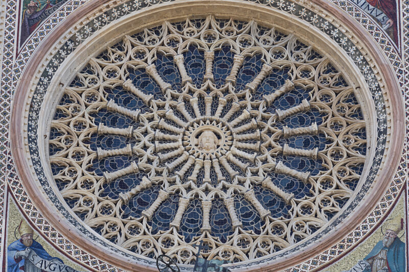 Particolare del rosone centrale del Duomo di Orvieto.